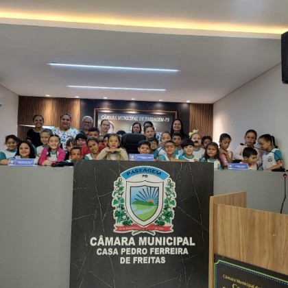 Alunos da Rede Municipal de Ensino visitam C�mara de Passagem e conhecem funcionamento do Legislativo